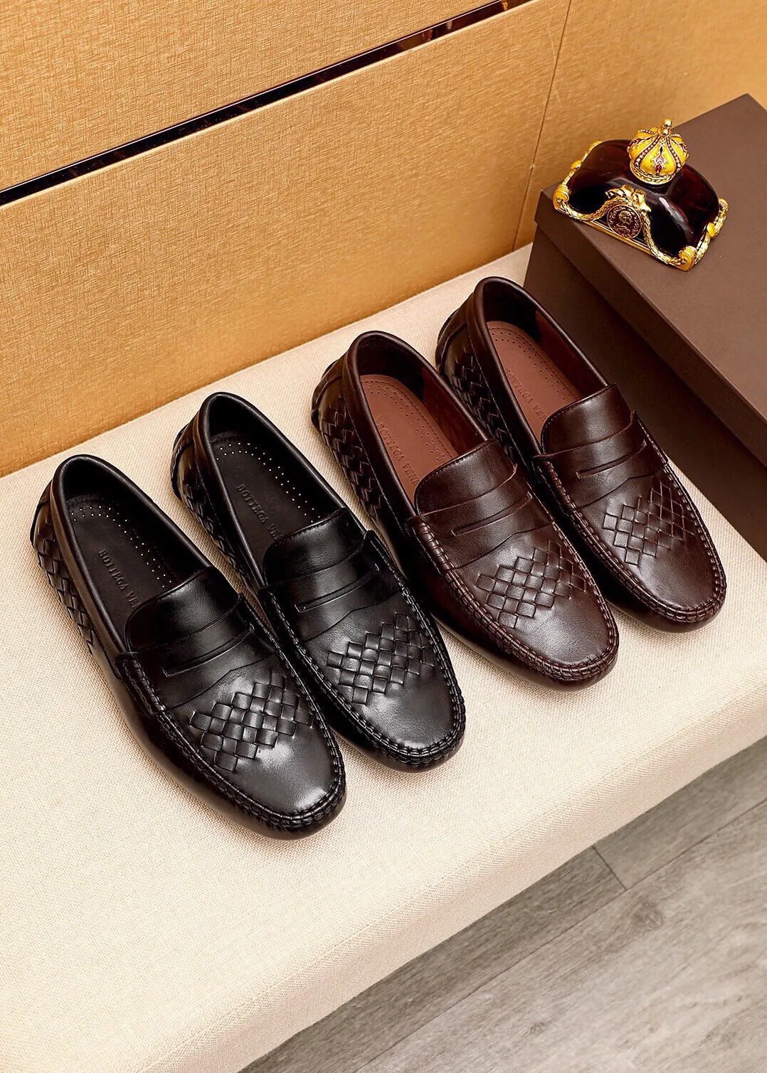 Men's shoes 💰: 500 💰💐 BV men's slip-on shoes® [BOTTEGA VENETA] official website counter new model, one-to-one mold opening ⚠Italian calfskin ➕embossed ➕cow 🐂 leather lining. Driving slip-ons, available at counters, sizes 38～44 (45🉑️customized)